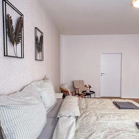 96m2 Of Comfort And Style: 4bd In Old Town *