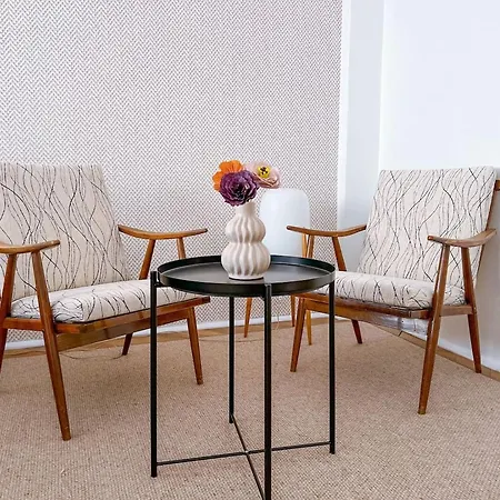 96m2 Of Comfort And Style: 4bd In Old Town Lägenhet