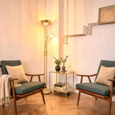 96m2 Of Comfort And Style: 4bd In Old Town * Pozsony