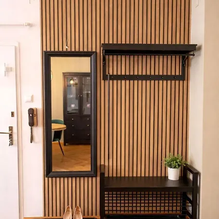 96m2 Of Comfort And Style: 4bd In Old Town Lejlighed Bratislava