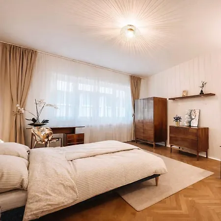 Apartment 96m2 Of Comfort And Style: 4bd In Old Town *