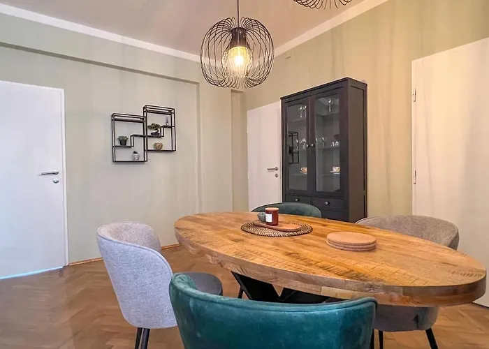 Apartment 96m2 Of Comfort And Style: 4bd In Old Town *