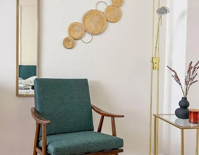 96m2 Of Comfort And Style: 4bd In Old Town Apartment Bratislava