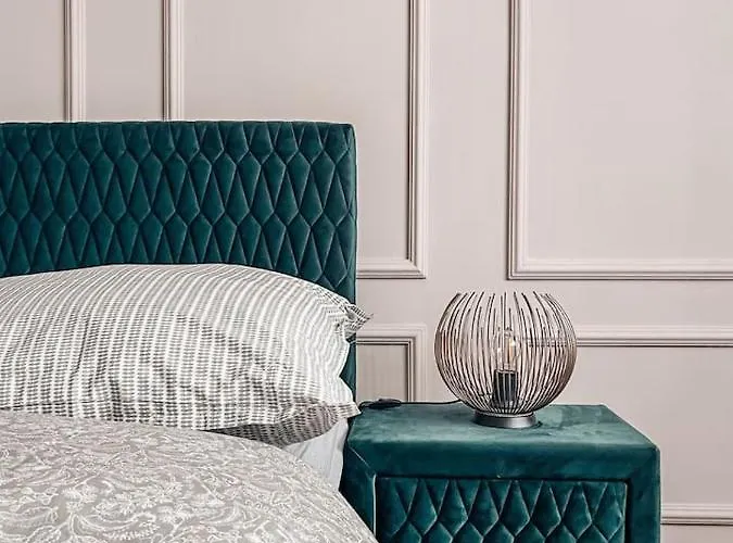 96m2 Of Comfort And Style: 4bd In Old Town Apartmán