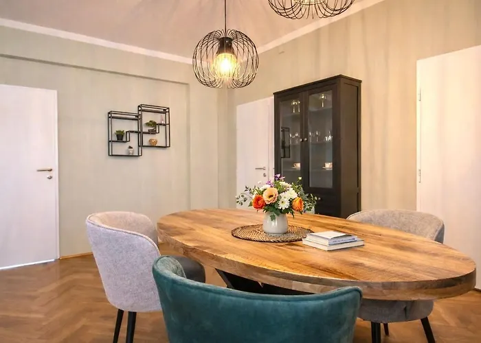96m2 Of Comfort And Style: 4bd In Old Town Lejlighed Bratislava