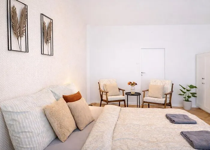 96m2 Of Comfort And Style: 4bd In Old Town