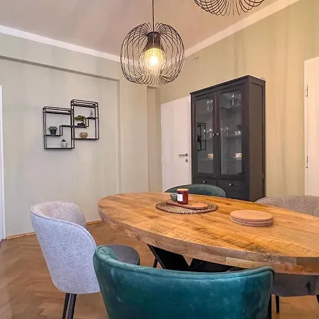 Apartment 96m2 Of Comfort And Style: 4bd In Old Town *