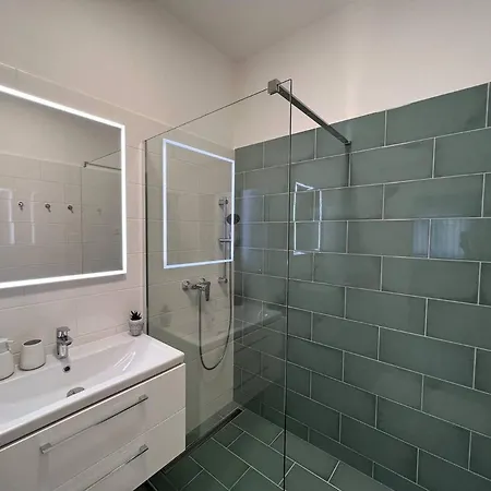 96m2 Of Comfort And Style: 4bd In Old Town Apartment *