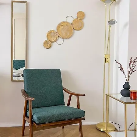 96m2 Of Comfort And Style: 4bd In Old Town Apartment Pressburg