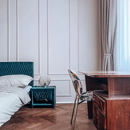 Apartment 96m2 Of Comfort And Style: 4bd In Old Town