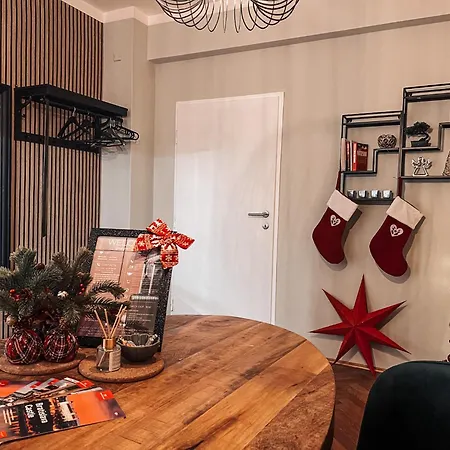 96m2 Of Comfort And Style: 4bd In Old Town Pressburg