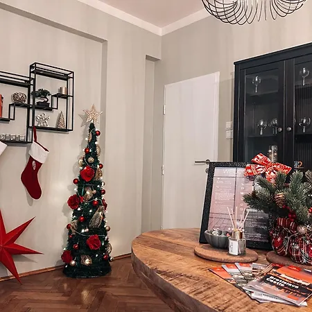 96m2 Of Comfort And Style: 4bd In Old Town Apartment *