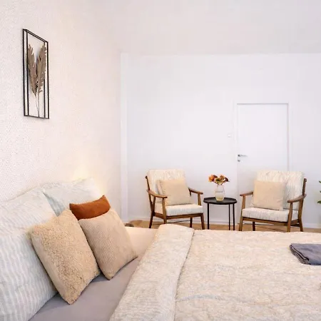 96m2 Of Comfort And Style: 4bd In Old Town