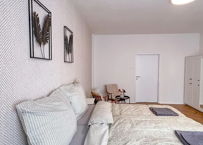 96m2 Of Comfort And Style: 4bd In Old Town *