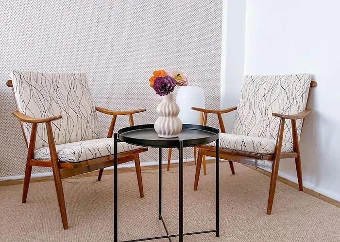 96m2 Of Comfort And Style: 4bd In Old Town Apartament