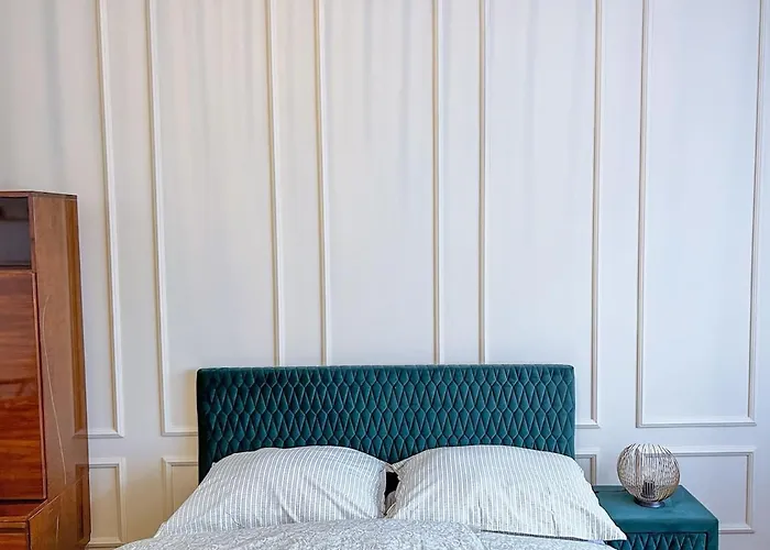 Apartament 96m2 Of Comfort And Style: 4bd In Old Town