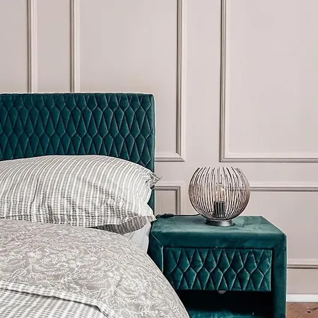 96m2 Of Comfort And Style: 4bd In Old Town Апартаменти