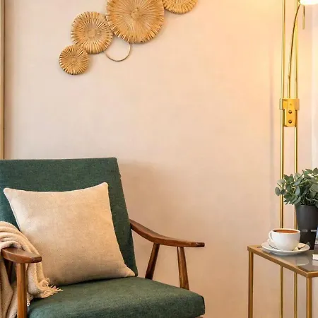 96m2 Of Comfort And Style: 4bd In Old Town *