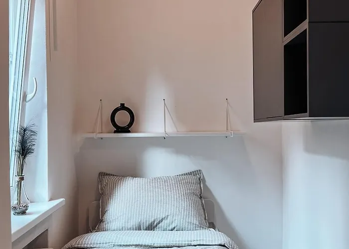 96m2 Of Comfort And Style: 4bd In Old Town